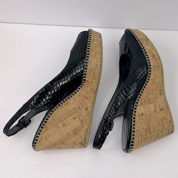 STUART WEITZMAN PATENT SNAKE PRINTED OPEN TOE WEDGE, BLACK, SIZE 8.5M, WOMEN’S - Picture 10 of 16